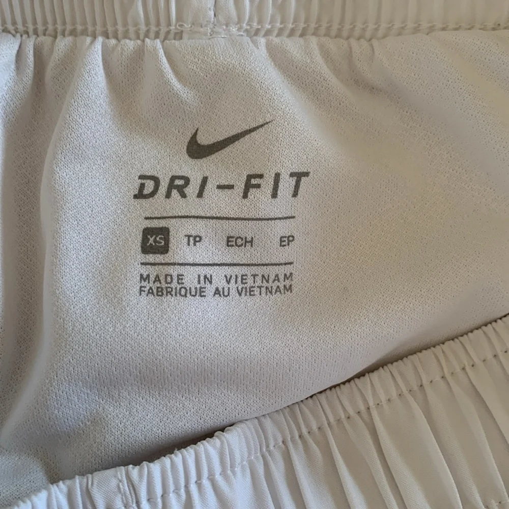 EUC White Nike Dri Fit Shorts with Pink Camouflage Trim • Size XS